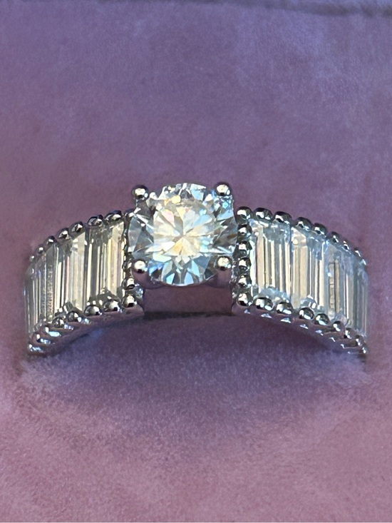 Axnt Jewelry - 1.50CTW 925 Sterling Silver Ring w/Round Moissanite Center & Baguette Accents